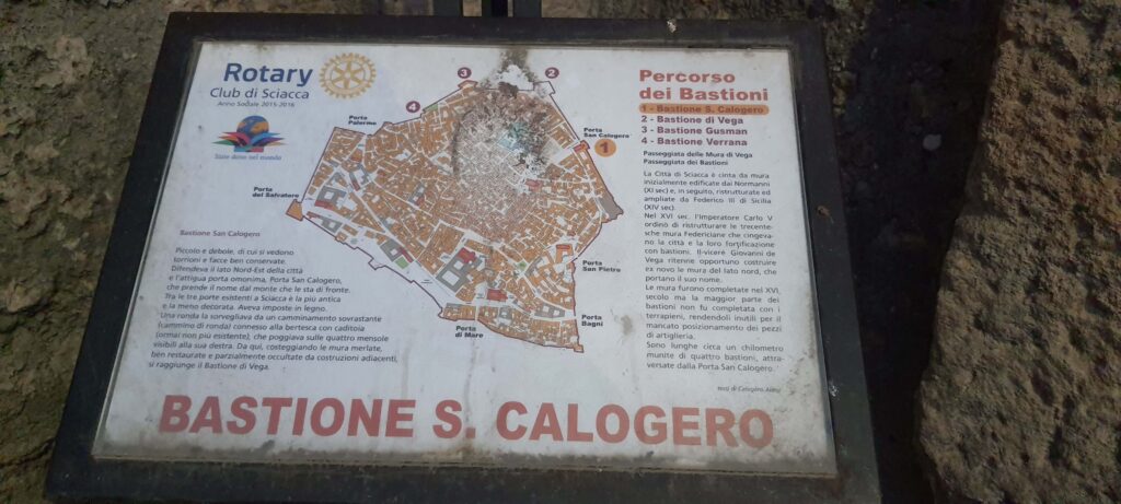 Cartello informativo della Porta San Calogero a Sciacca 