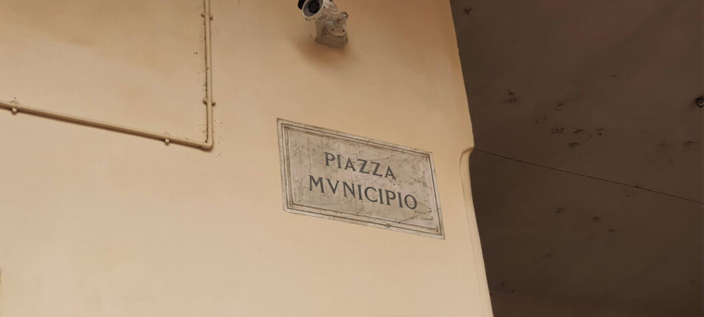 Targa toponomastica Piazza Municipio
