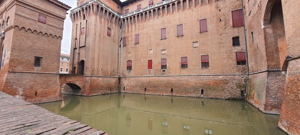 Una parte del fossato di Catello Estense