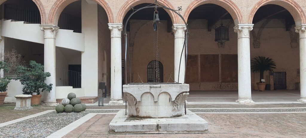 Cortile di Castello Estense