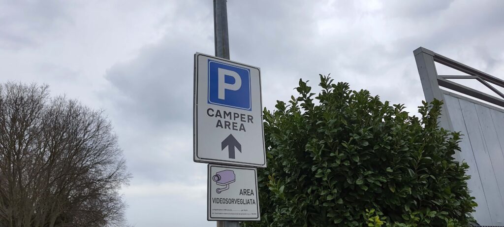 Cartello Area camper