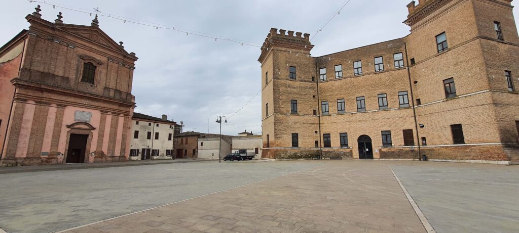 Chiesa della Natività di Maria Santissima e Castello estense