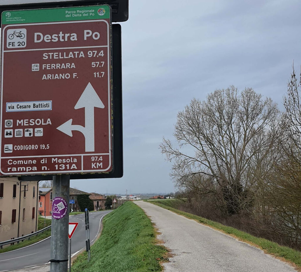 Cartello informativo della ciclovia Destra Po